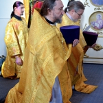 Перед Божественной литургией в Благовещенском соборе Павлодара епископ Варнава совершил освящение антиминсов