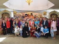 В день памяти святителя Николая Чудотворца престольный праздник отметили в Никольском храме города Павлодара